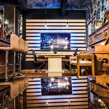 King Lux - Top Location - Massage - Garden! Apartment